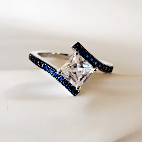 925 Sterling Silver Ring - Picture 11 of 11